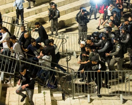 Стотици палестинци скандираха „Долу Хамас