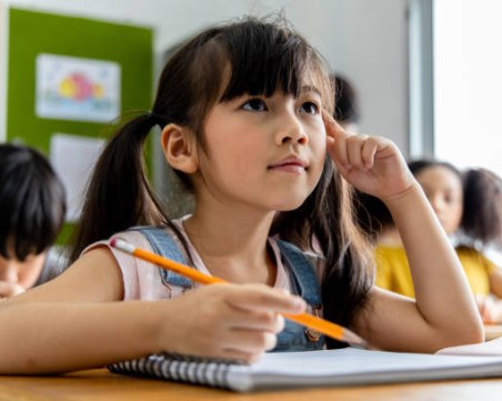 Учител: Смятам, че не е лошо да имаме опция за повтаряне на клас при малките ученици