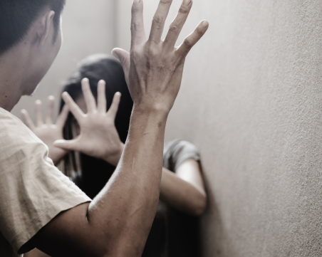 Битов скандал завърши с полиция и линейка в Устина, жена е пострадала