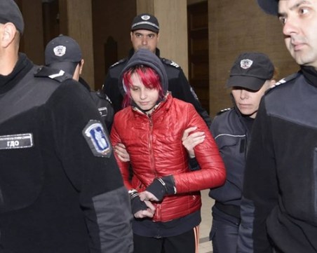 Ивет, която уби баба си: Искам да ида на бала си и да се забавлявам