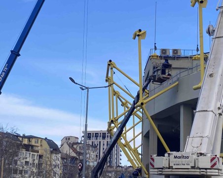 Тежка техника влезе на 