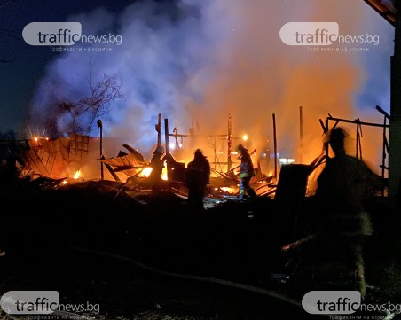 Гори хале за авточасти в промишлена зона край Пловдив
