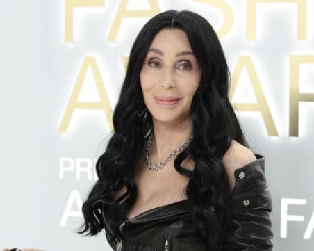 Шер поиска попечителство над 47-годишния си син