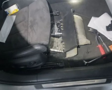 Задържаха мъже, опитали да прекарат над 22 кг кокаин през наша граница