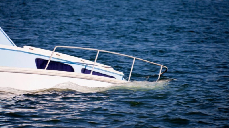 Трима загинаха, а двама са в неизвестност след потъване на рибарска лодка в Измир