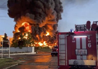 Петролно съоръжение в североизточния руски мегаполис Санкт Петербург беше поразено