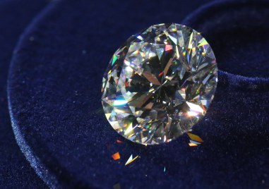 Швейцария ще забрани вноса на руски диаманти в съзвучие с