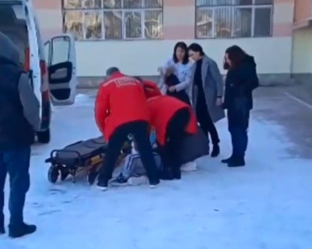 12-годишно дете е със счупен крак след инцидент в училище в Асеновград