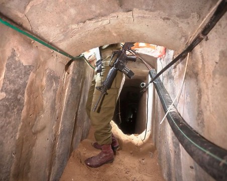 Израелската армия: Наводняваме тунелите на Хамас