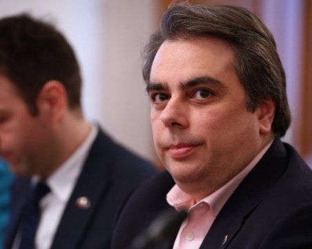 Василев: Банковото лоби в парламента бави получаването на 653 млн. евро