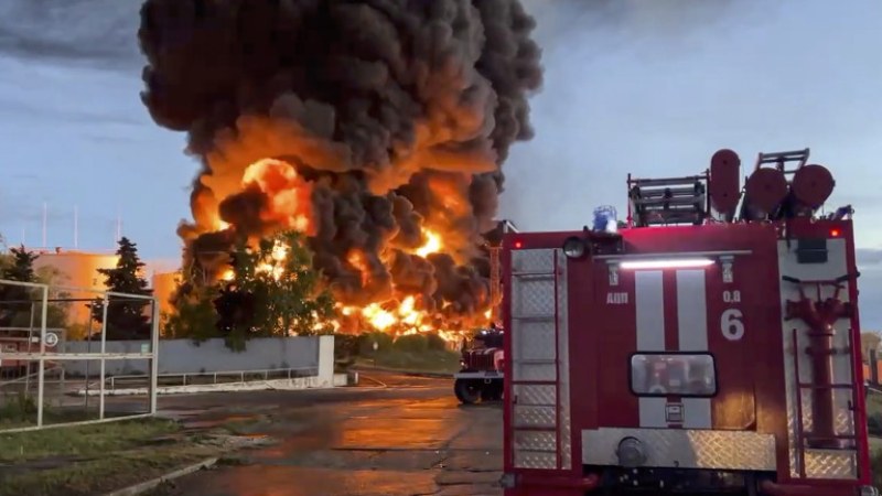 Дрон взриви петролни цистерни в Санкт Петербург