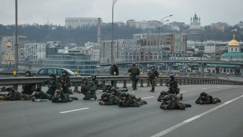 Киев променя възрастта за военна мобилизация