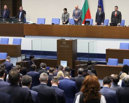 Депутатите запазиха мълчание в памет на жертвите на комунизма, БСП и Възраждане бойкотираха