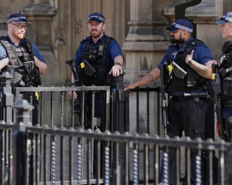 Девет души са ранени след атака с химическо вещество в Лондон