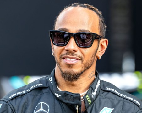 Люис Хамилтън отива във Ферари