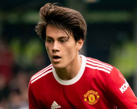 Юнайтед прати играч в Гранада