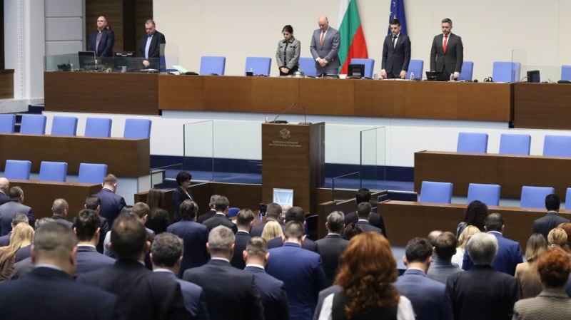 Депутатите запазиха мълчание в памет на жертвите на комунизма, БСП и Възраждане бойкотираха