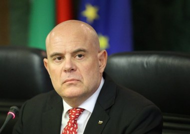 Бившият главен прокурор Иван Гешев настоява българските власти да разпитат