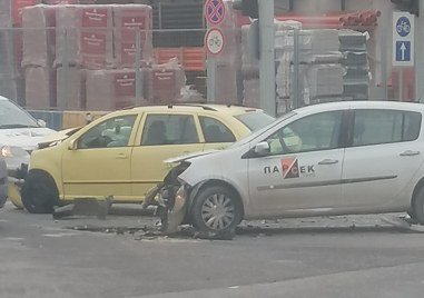 Мъж пострада при катастрофа на кръстовището между бул Марица юг и