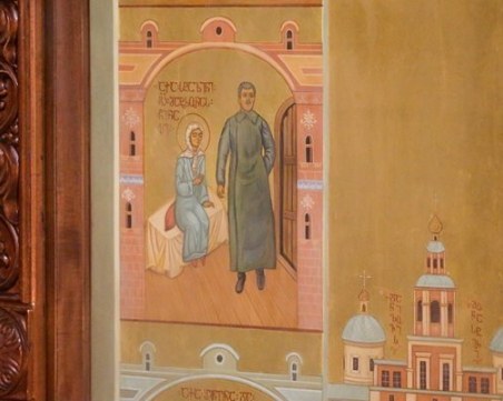 Арестуваха жена, заляла икона с образа на Сталин