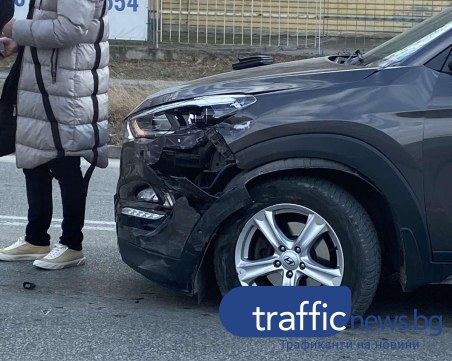 Два автомобила катастрофираха на ул. 