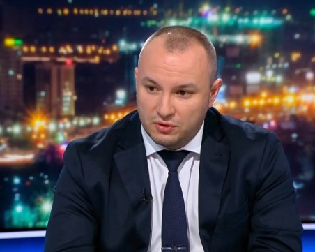 Един от първите пилоти със свидетелство за управление на медицински хеликоптер: Машината е уникална