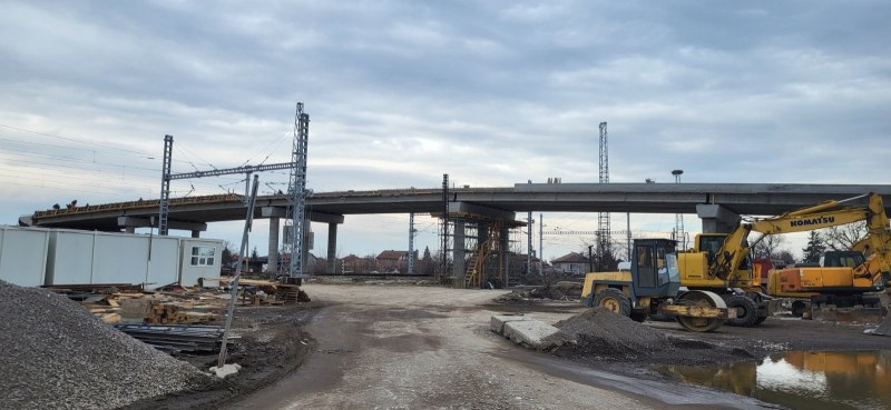 Надлезът при Рогош няма да бъде готов през март, строежът се забавя