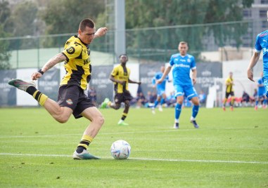 Отборът на Ботев Пловдив  допусна поражение с 2 3 в последните секунди от Динамо