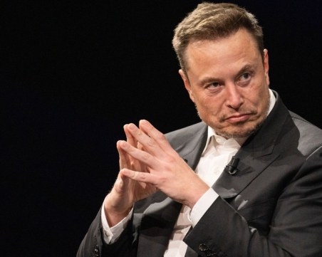 Акциите на Tesla паднаха, Мъск загуби 18 млрд. долара