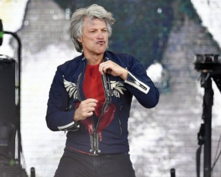 Бон Джоуви е личност на годината на фондация 