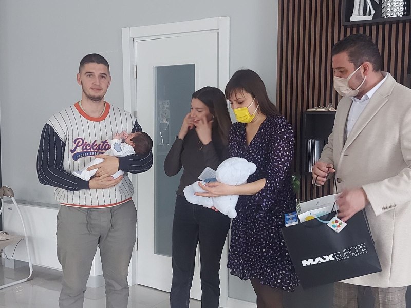 Кметът на община Родопи“ Павел Михайлов  поздрави първото бебе за