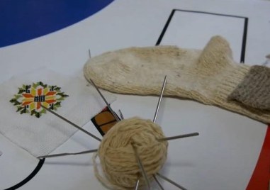 Ученици създадоха умни чорапи които да следят къде се намират