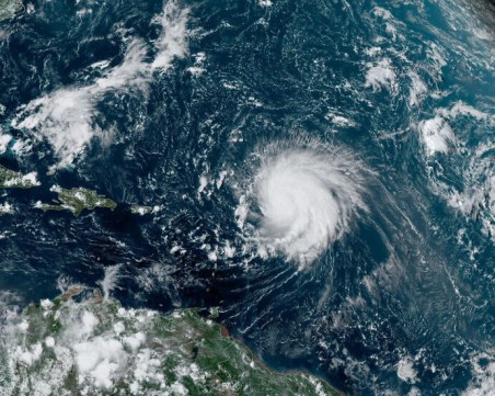 Калифорния се готви за мощна буря, която ще удари по време на наградите „Грами”