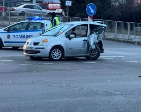 Мъж е с опасност за живота, след като пиян и дрогиран шофьор се удари в колата му в София