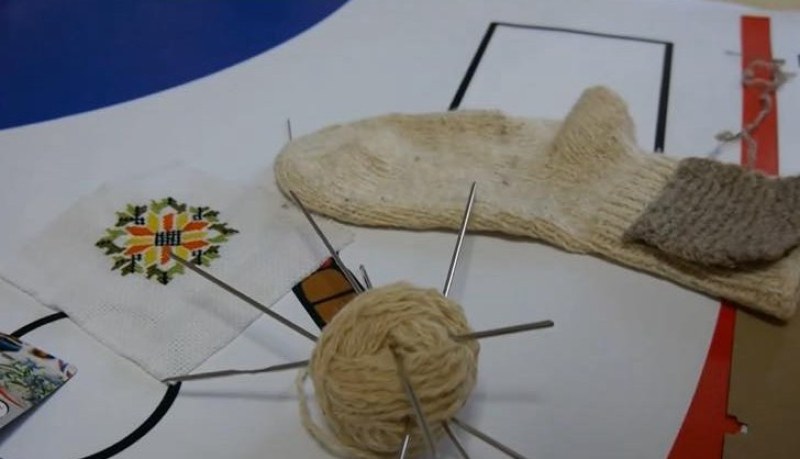 Ученици изобретиха чорапи с чип в помощ за хората с деменция
