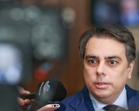 Асен Василев ще се срещна с шефове на 