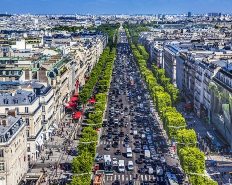 Париж утроява таксите за паркиране на джипове в центъра