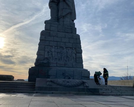 Почистиха надписите 