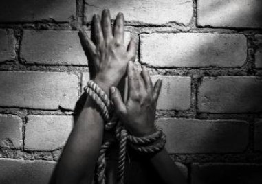 Държавата отпуска повече пари за жертвите на трафик на хора