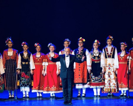 Академичният народен хор на АМТИИ с два концерта в Париж за 3 март