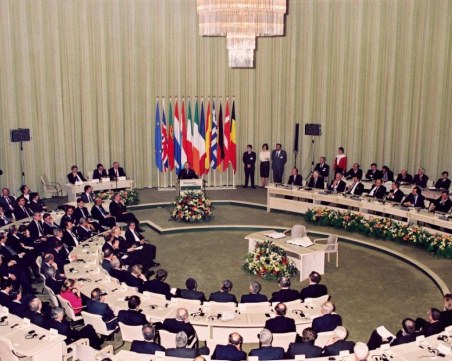 На този ден: Подписан е Договорът от Маастрихт, който води до създаване на Европейския съюз