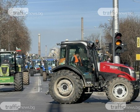 Земеделският протест стигна и до Пловдив, трактори блокираха кръстовище в Кършияка