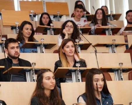 Ректорите на университети са против отпадането на такси за студенти