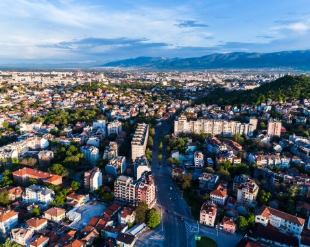 Времето в Пловдив остава топло за февруари, очакват се до 19 градуса
