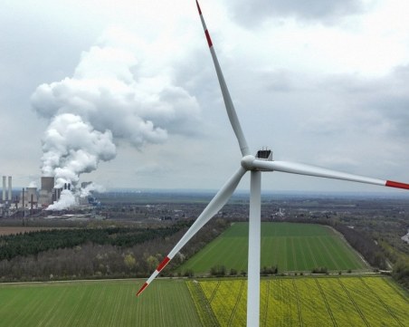 Европа отчита рекорден спад в производството на ток от изкопаеми горива през 2023 г