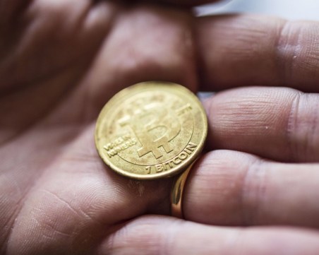 Цената на биткойна върви упорито към нов праг от 45 хил. долара