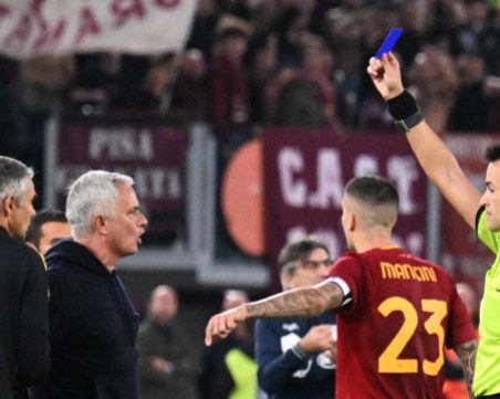 Въвеждат син картон във футбола - какво ще означава той?