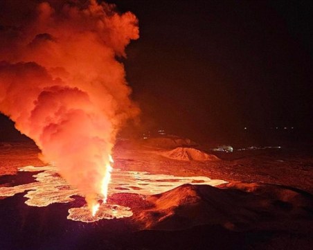 Вулканично изригване на исландския полуостров Рейкянес