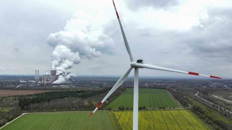 Европа отчита рекорден спад в производството на ток от изкопаеми горива през 2023 г