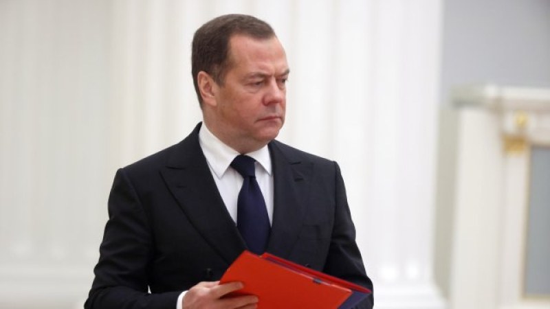 Медведев: Война с НАТО би се водила с крилати ракети, а не в окопи